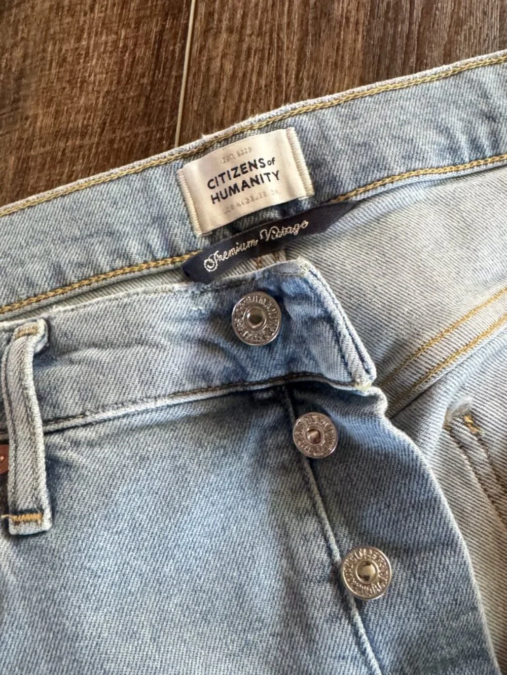 Citizens of Humanity Emerson Slim Boyfriend Jeans Size 29 Light Wash Distressed - Picture 2 of 12